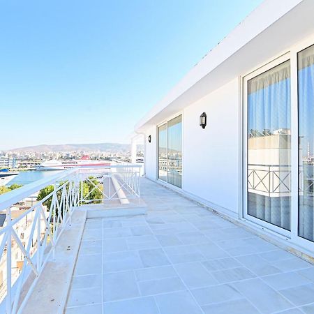 Charming Apartment With A Sea View Terrace Пирей Экстерьер фото